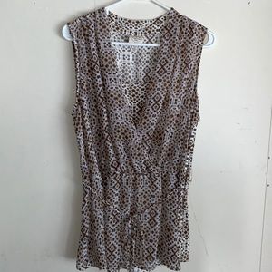 Sleeveless pattern blouse